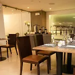 Ramada By Wyndham Panama Via Argentina